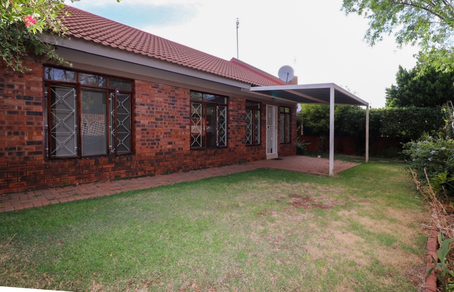 To Let 2 Bedroom Property for Rent in Flamwood North West